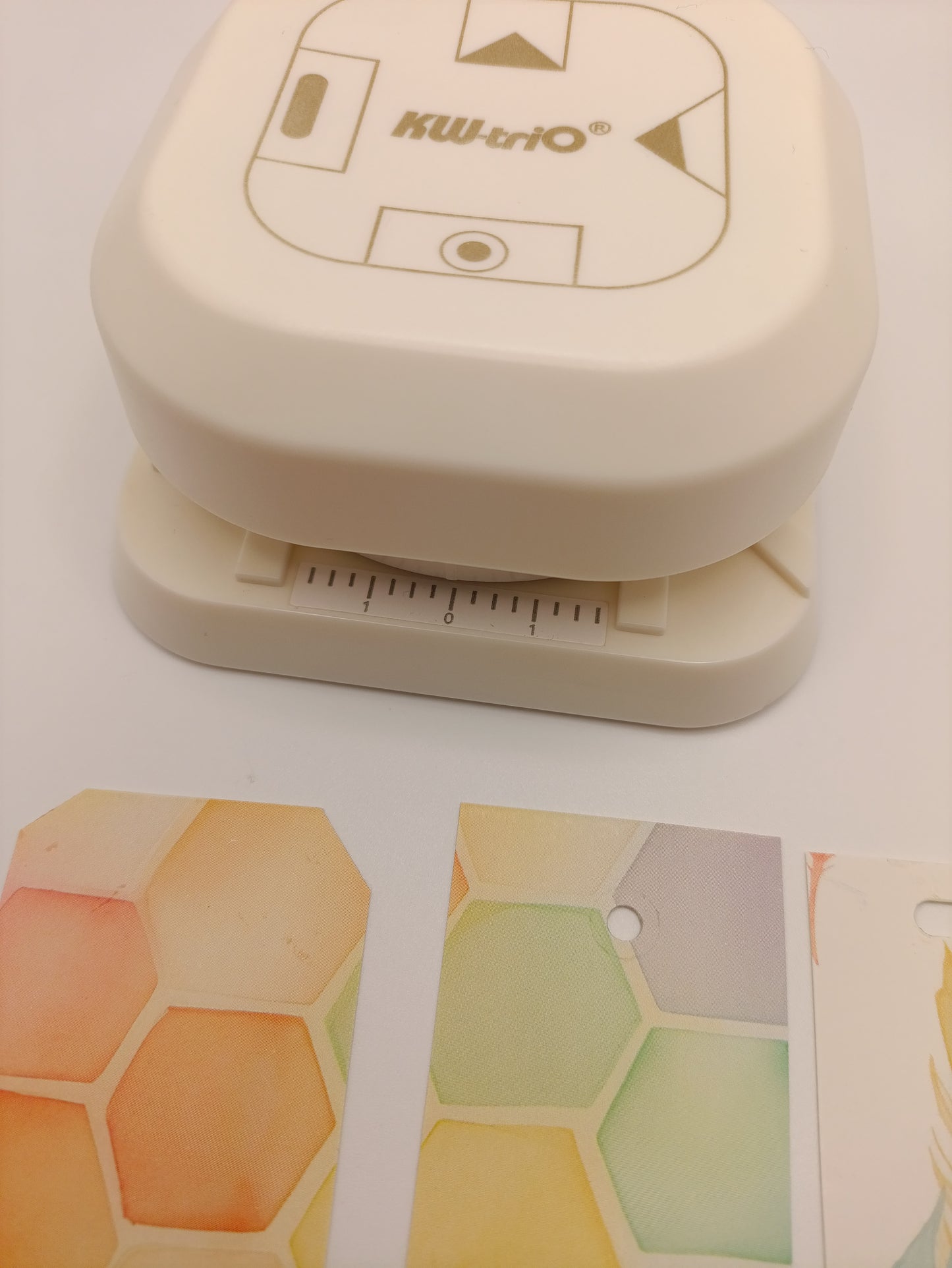 4-in-1 Label Tag Punch